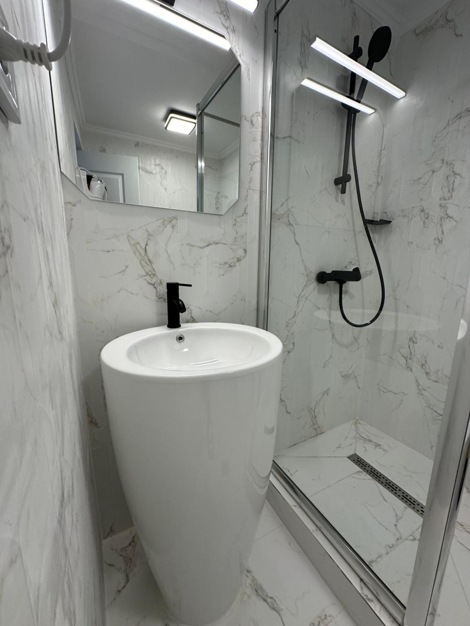Elegant Escape Central Studio Крайова Екстериор снимка