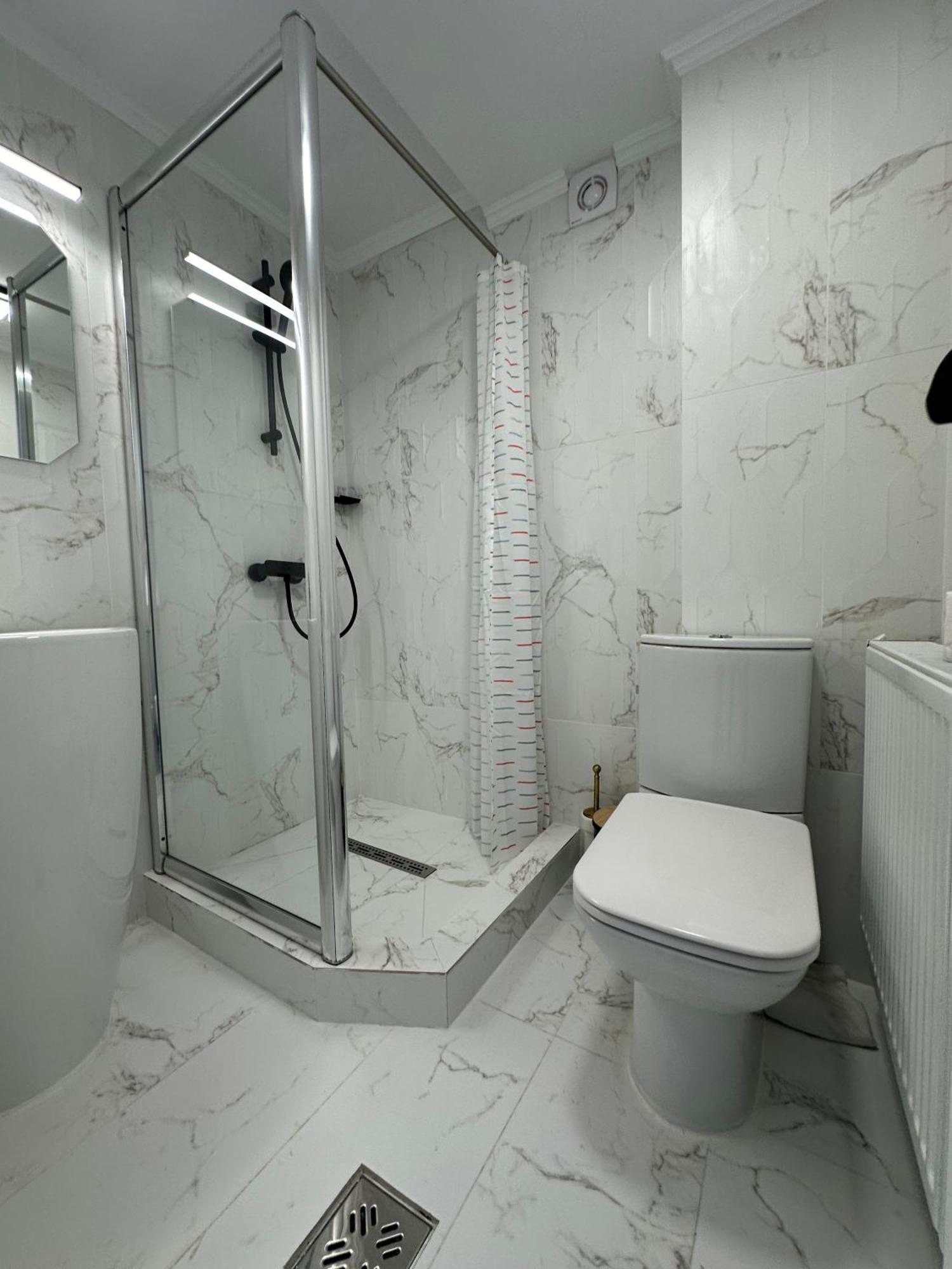 Elegant Escape Central Studio Крайова Екстериор снимка