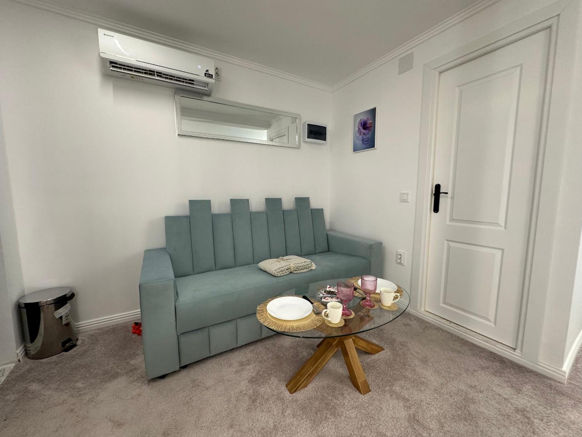 Elegant Escape Central Studio Крайова Екстериор снимка