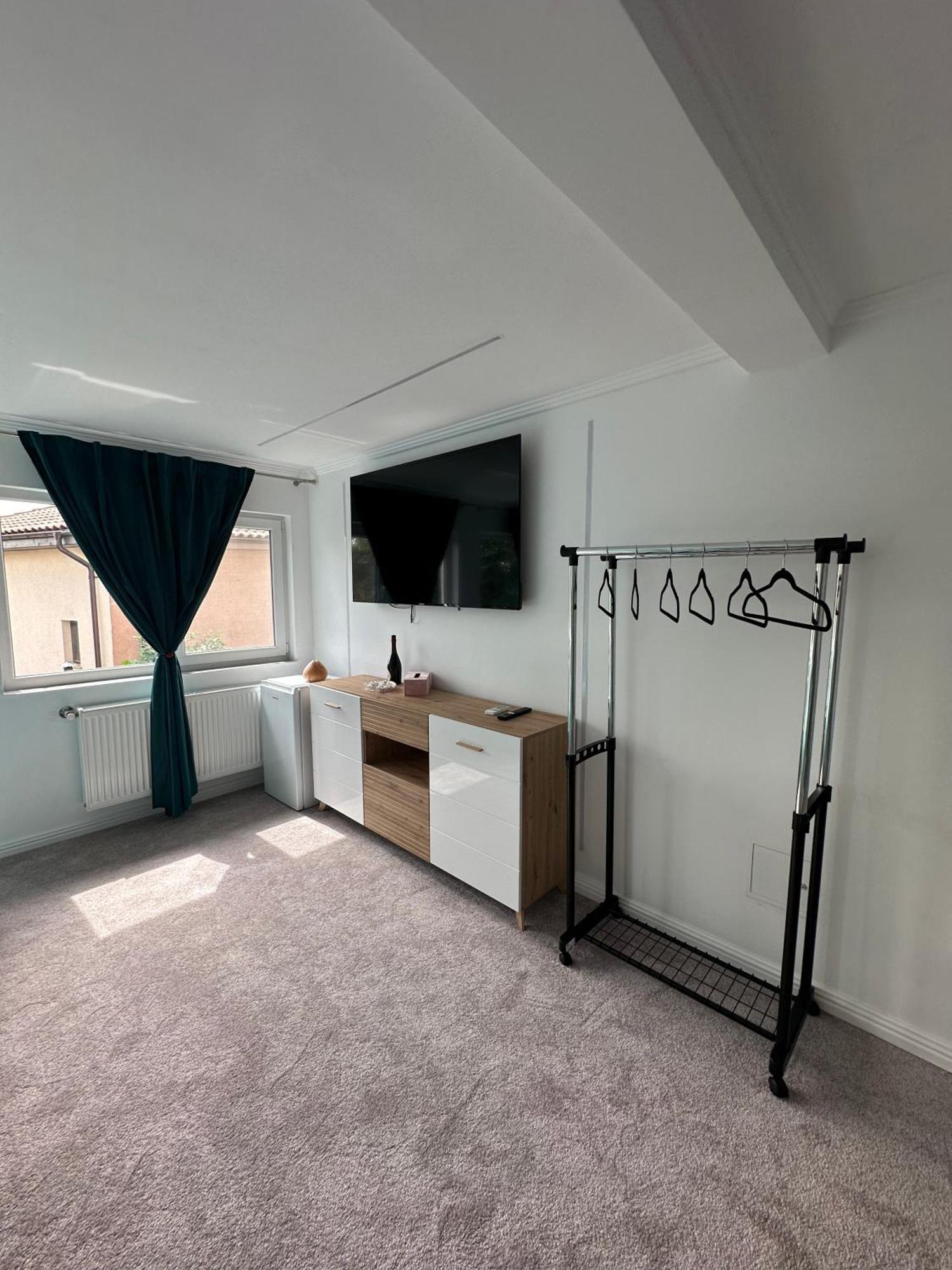 Elegant Escape Central Studio Крайова Екстериор снимка