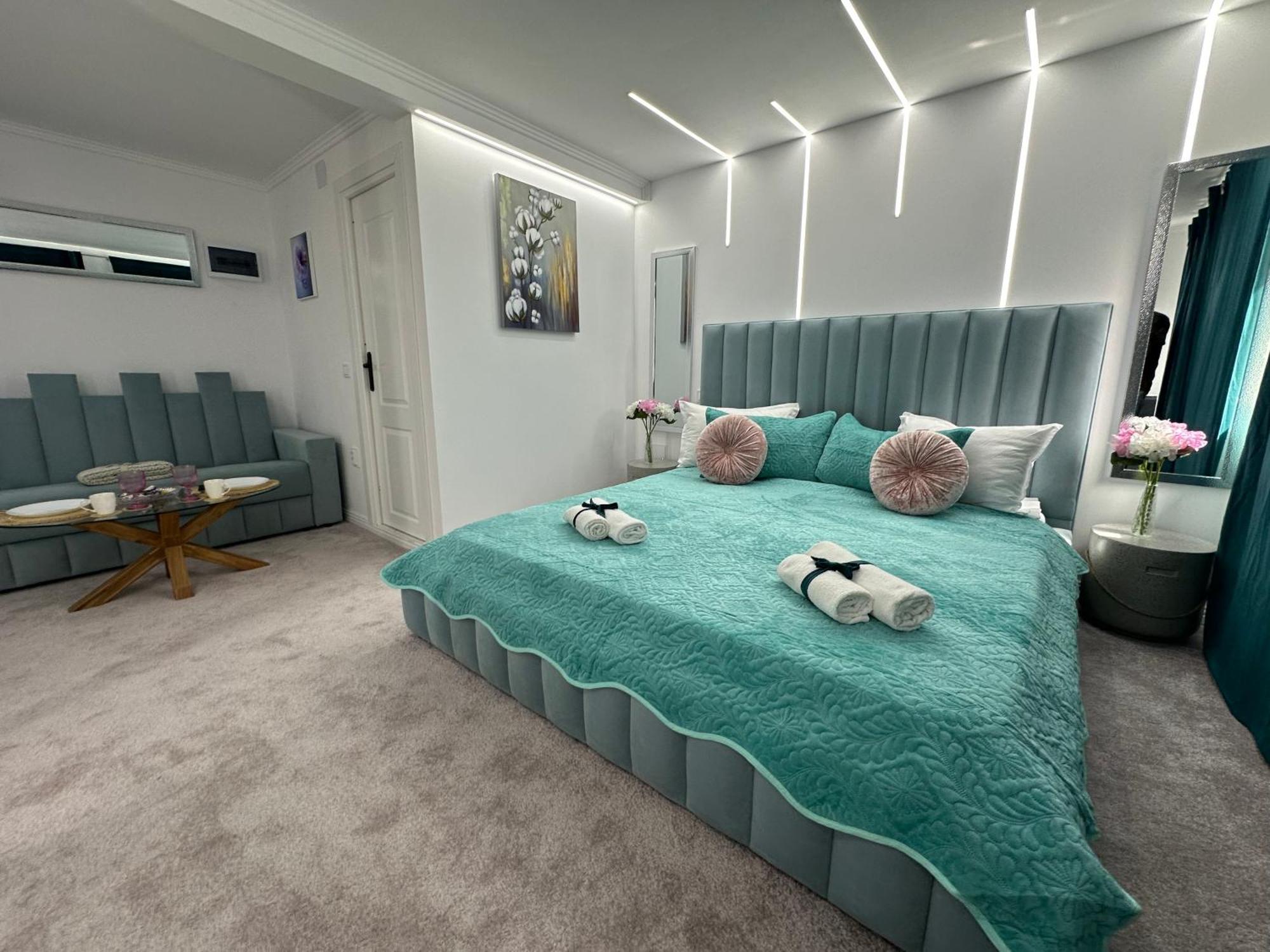 Elegant Escape Central Studio Крайова Екстериор снимка