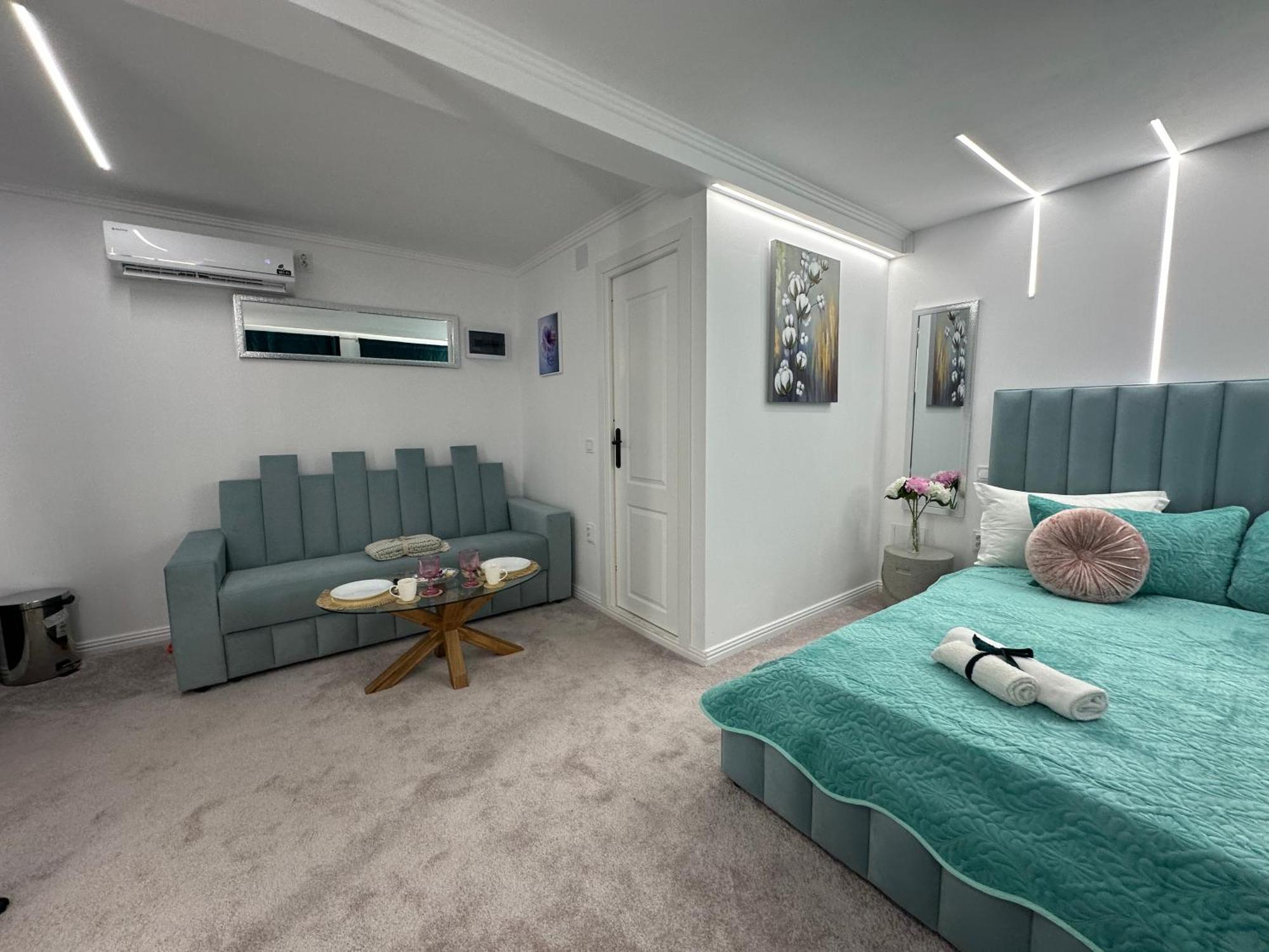 Elegant Escape Central Studio Крайова Екстериор снимка