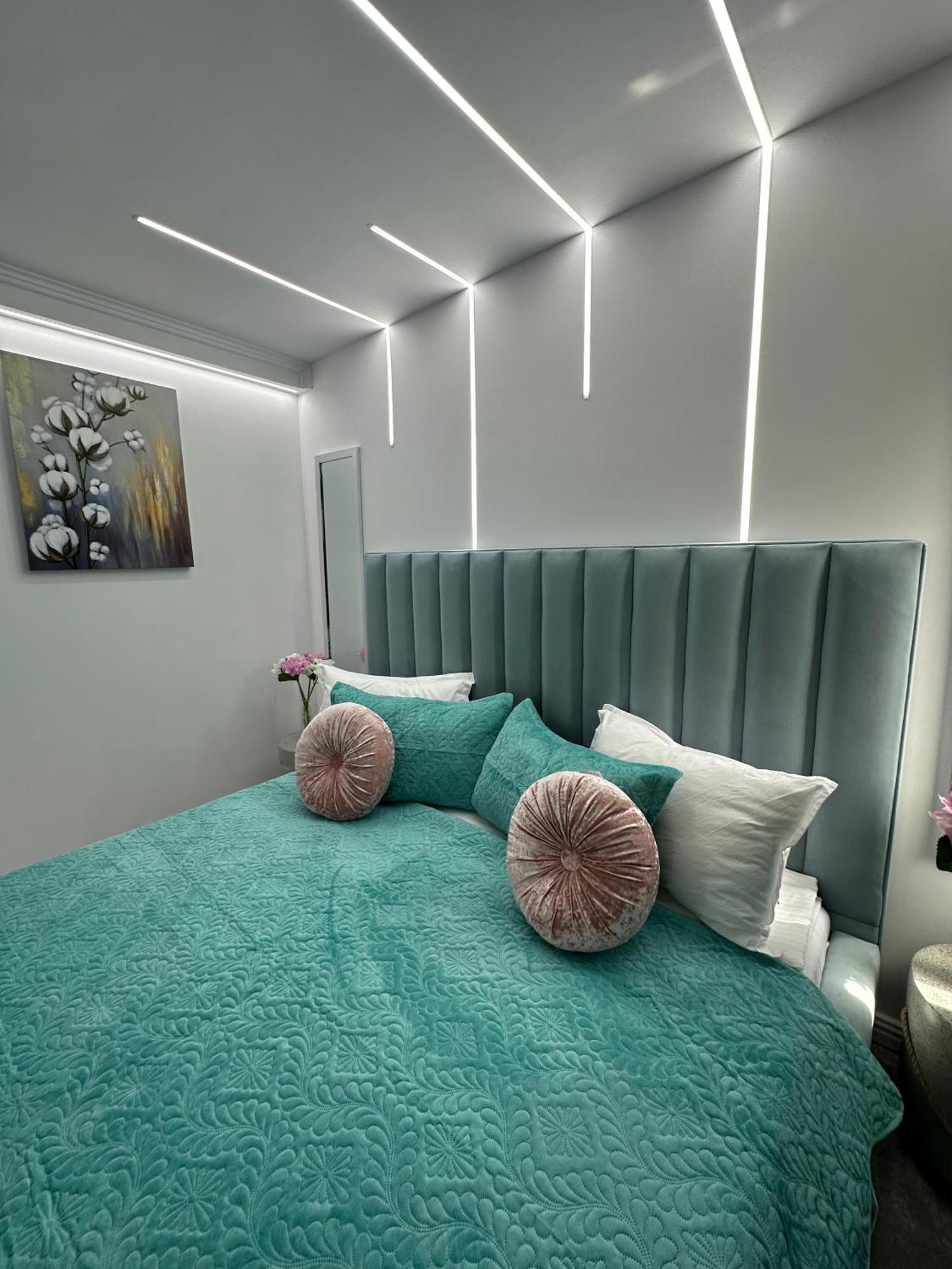 Elegant Escape Central Studio Крайова Екстериор снимка